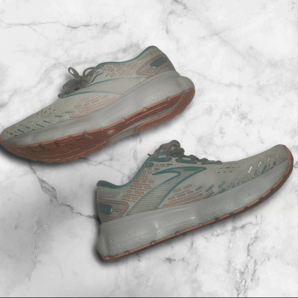Stylish Women's Athletic Shoes in Gray and Tan